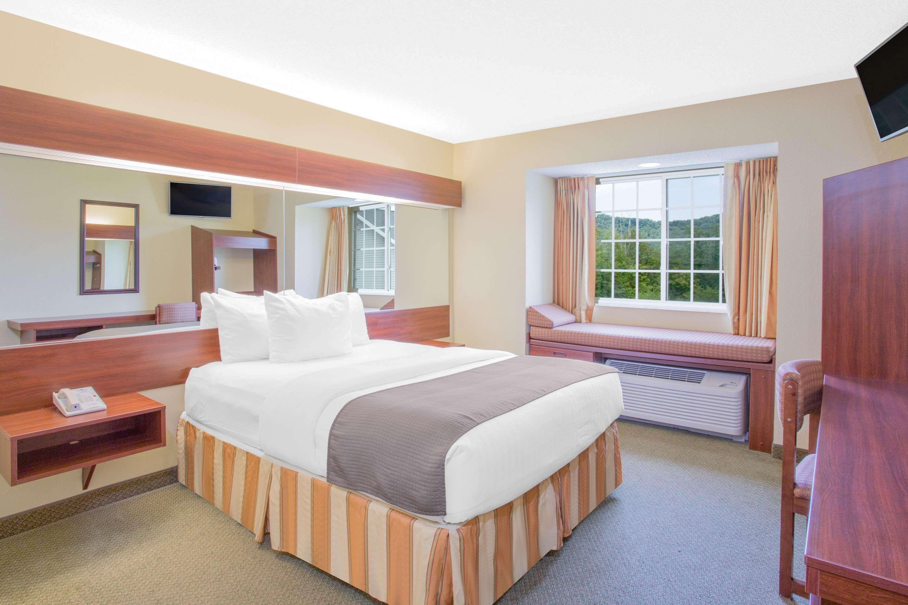 Microtel Inn And Suites Gassaway Экстерьер фото