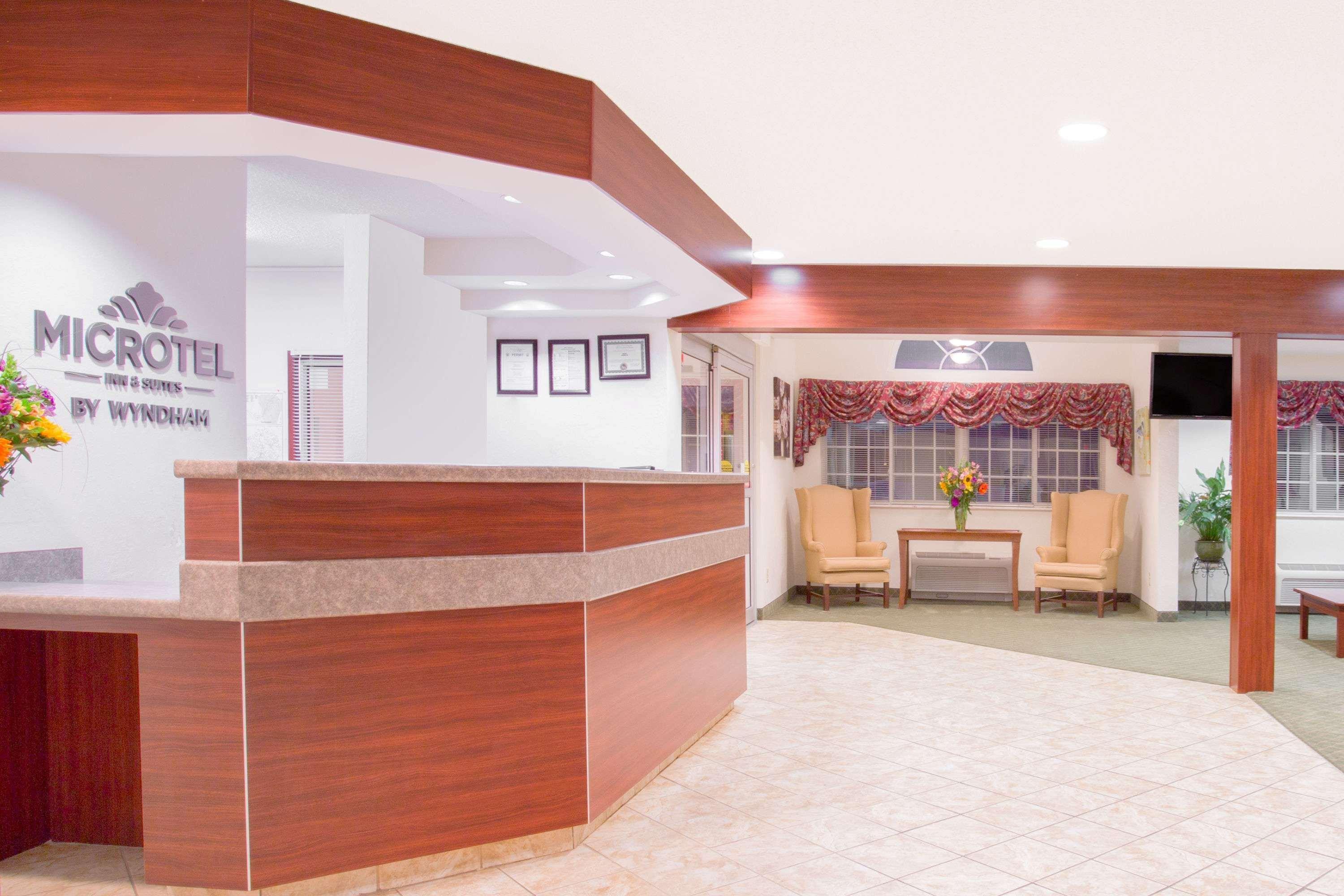 Microtel Inn And Suites Gassaway Экстерьер фото