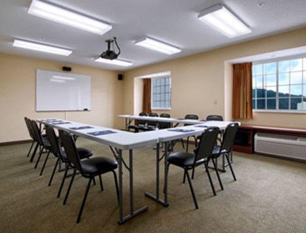 Microtel Inn And Suites Gassaway Удобства фото